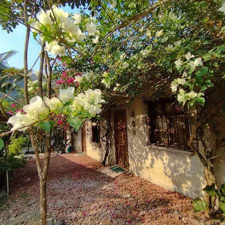Yaxlik River Lodge